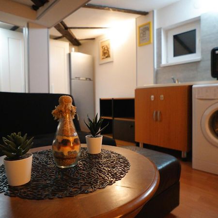 2-Room Cozy Retreat Near City Center بوخارست المظهر الخارجي الصورة