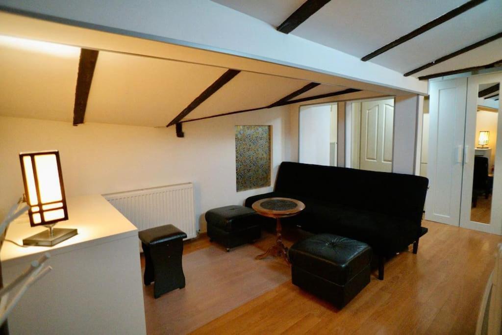 2-Room Cozy Retreat Near City Center بوخارست المظهر الخارجي الصورة